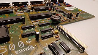 Commodore Szerviz és Restaurátor | Commodore Amiga 500+ alaplapi Varta akkumulátor csere