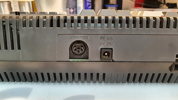 Commodore Szerviz és Restaurátor | Amstrad/Schneider CPC első lépések, Schneider CPC 464 RGB Video és táp aljzat