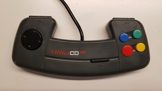 Commodore Szerviz és Restaurátor | billentyűzet érintkező javítása, Amiga CD32 kontroller  javítása